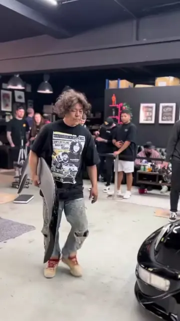 Would you trust a man to cut up your dream Porsche without taking a single measu