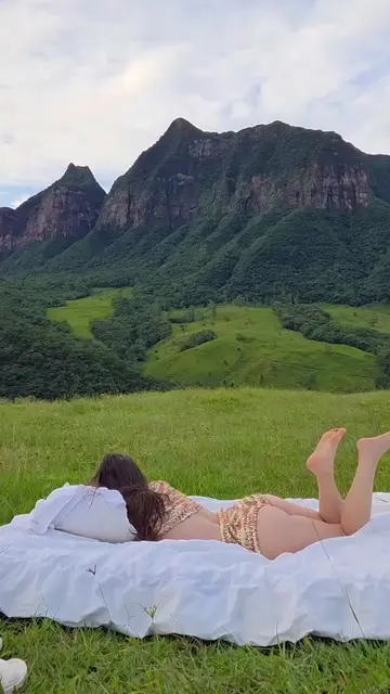 La nuit qui me faisait le plus peur est devenue mon plus beau souvenir… 🏕️✨#Cam