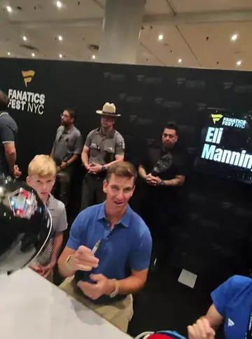 “I’m Eli Manning and I’m nice.” Tom Brady’s the GOAT… SIKE, I BEAT HIM TWICE! 😂