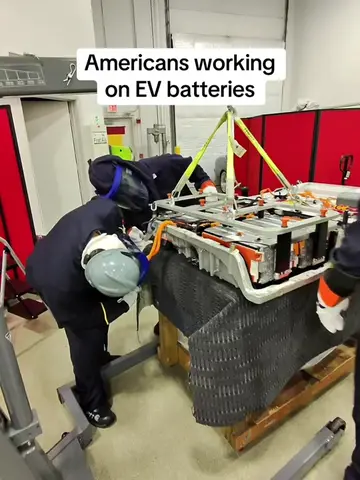 Those suits are too damn hot😪 #Mechanic #Electric #Automotive 