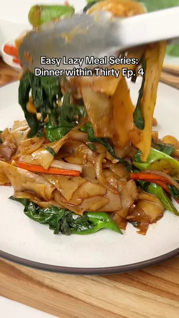 THAI DRUNKEN NOODLES (PAD KEE MAO) Recipe linked in bio! Or google search ‘herma