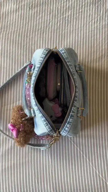 Current work bag 🧸🎀 #coach #whatsinmybag #bagessentials #pursetok #fyp 