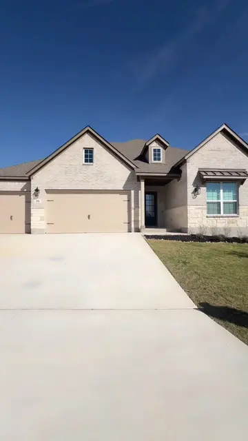 🏡 ONE-STORY LIVING WITH OVER 3,100 SQ. FT.! Looking for space without the stair