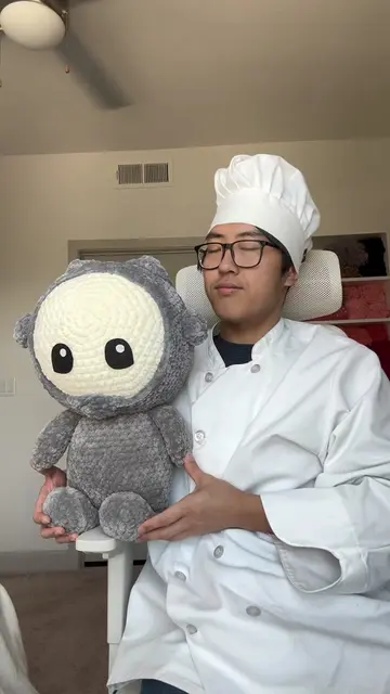 This Ggeomeoksali plushie is cute enough to hug but might drain your energy 🤭 D
