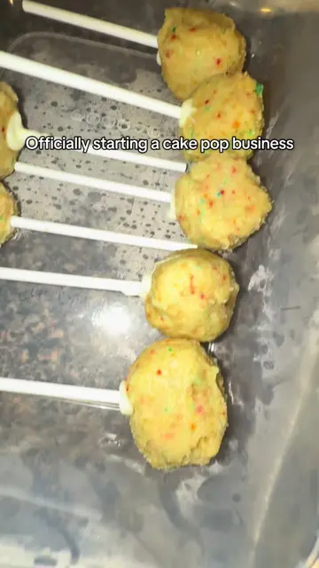 Taking orders 💁‍♀️ #fyp #cakepop #cake #chocolatedipped 