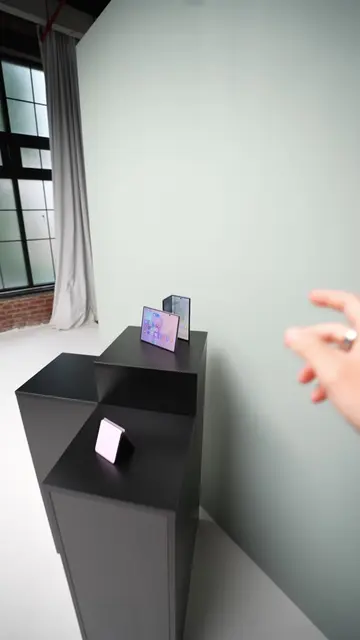 Samsung just solved the crease 📖 #samsunggalaxy 