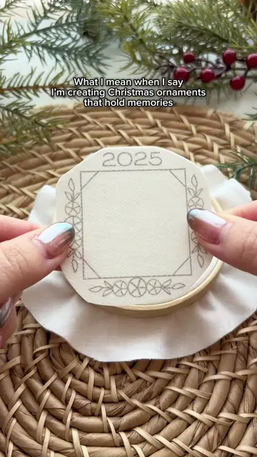DIY Photo Ornament 🎄❤️ It’s Christmas in July. All week long I’m sharing festiv