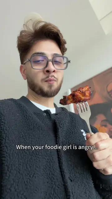 Her weakness is FOOD 🥘 #fyp #couple #comedy 