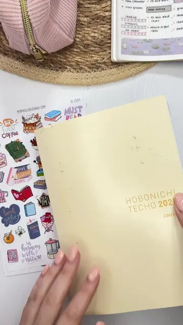 📚 A cozy week in my Hobonichi Cousin. This week’s update is filled with little 