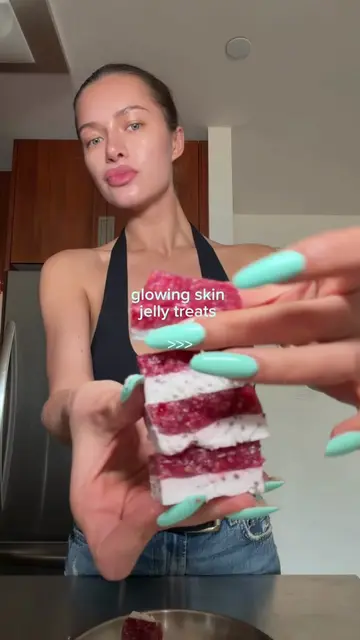 Glowing Skin Jelly Treats 🍓 Ingredients: Chamomile tea, Bovine gelatin, coconut