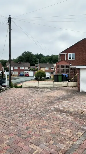 How much do you think this cost? 🤔💷 This 85m² driveway has had the full treatm