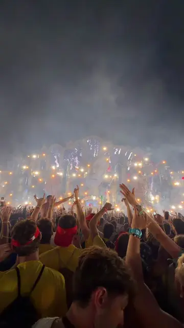 @Calvin Harris at @Tomorrowland 🐐  It’s actually unfathomable how many hits thi
