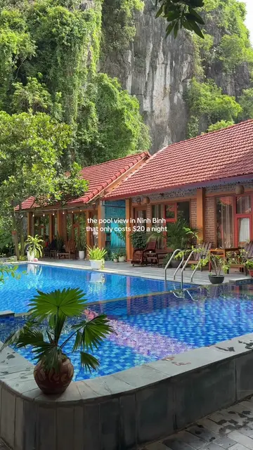 beautiful views, spotless rooms, perfect location, the kindest staff and i had d