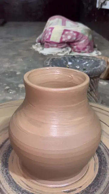 amazing Clay work #followers #viralvideo #foru #creatorsearchinsights #potteryto
