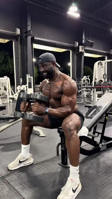 Arms Blaster 😤💪🏿 Busy professionals ready to change your physique, DM me “BUS