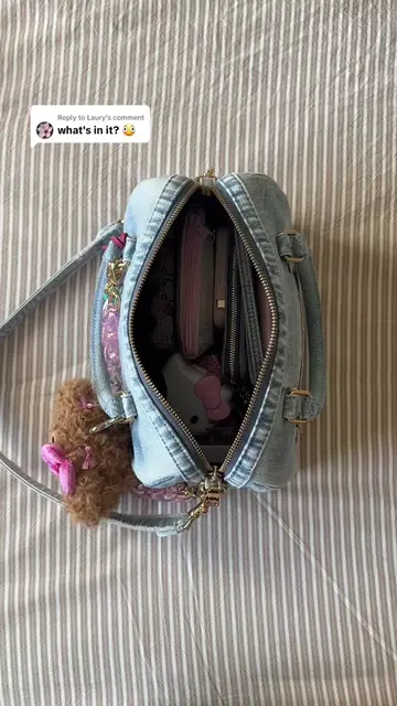Replying to @Laury  what’s in my bag FR! #whatsinmybag #bagoftheday #bagessentia