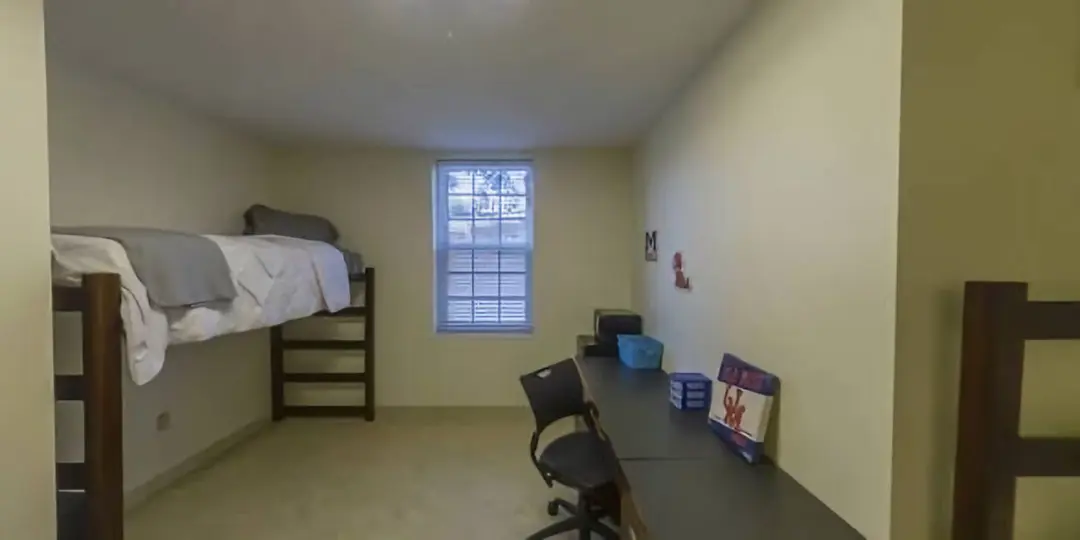 RH3 at Ole Miss 🤍 That dorm floor was looking a little tired, so we gave it a q