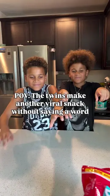No talking necessary. It’s that easy 😆🤤 #twins #momoftwins #viralsnacks #mixed