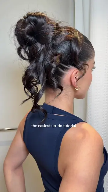 this is the BEST way to get a messy updo..and it only takes 5 mins 😍 #hairstyle