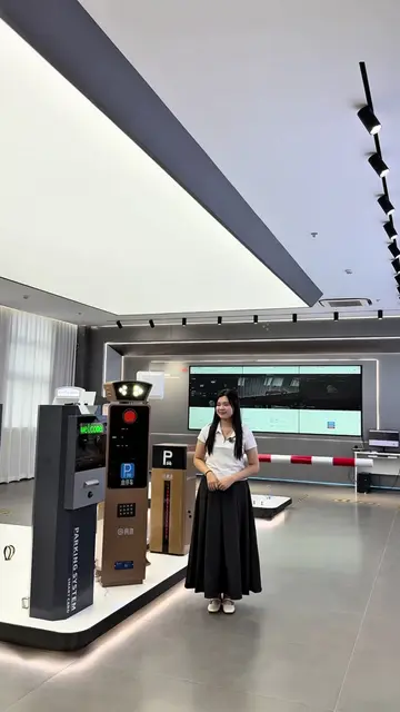 🚗 Watch this smart parking system in action! No waiting. No manual control. KEY