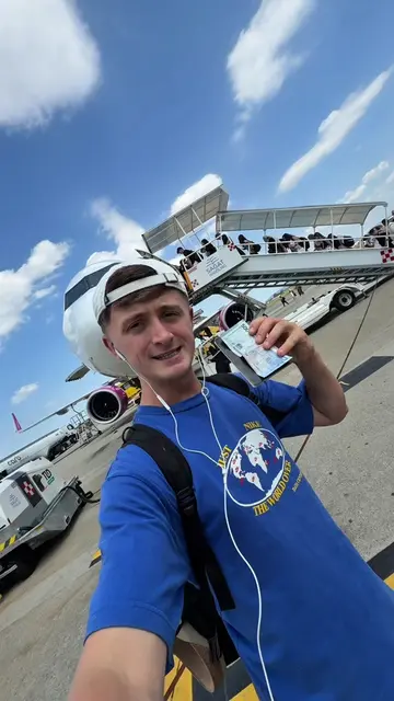Day 3 of taking the cheapest flight everyday 💵🤷‍♂️ Can you guess where tommoro
