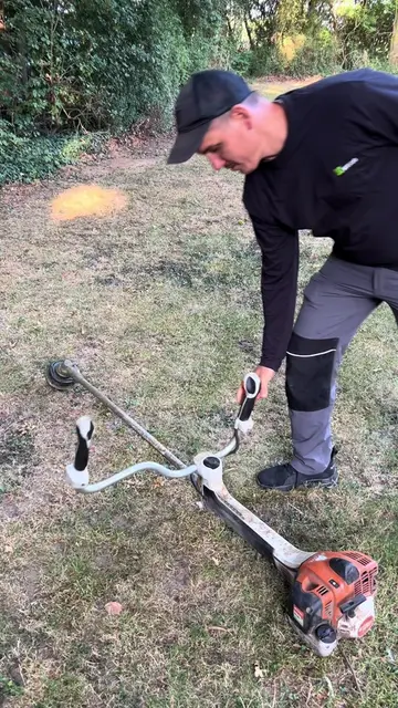 How to load trimmer line on a Stihl trimmer 🌱🔧 Quick tutorial on restringing y