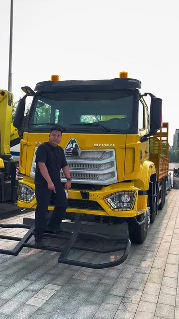HOWO NX Cargo Truck with Truck-Mounted Crane – Powerful transport and lifting in