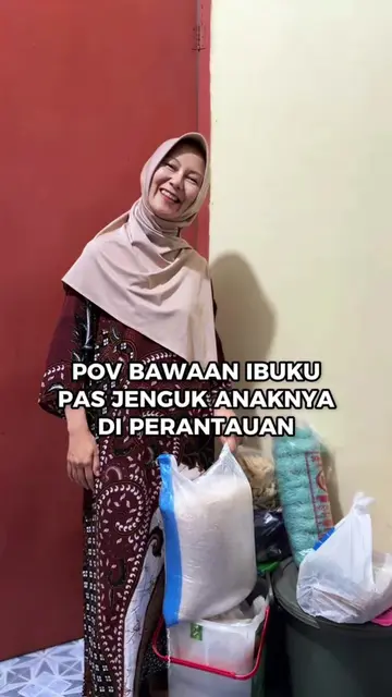 Padahal udah dibilangin gak usah bawain apa-apa tapi ibu selalu buat alesan biar