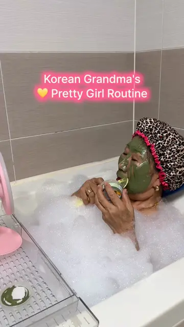 Night routine✨💛 * Fresh Clay Mask: @LUSH  * Essence & Cream: reii reii * Brown 
