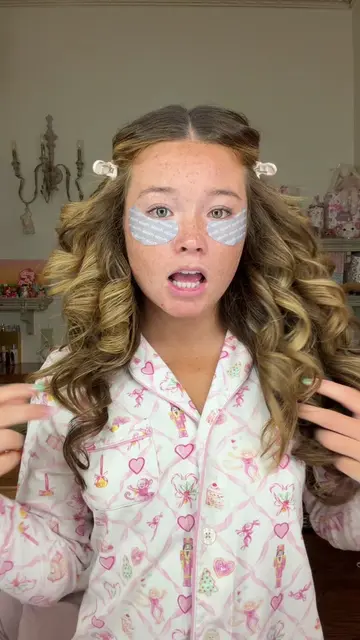 Oh press record #transition #cute #outfit #makeup #hairinspo 