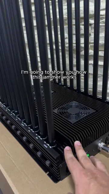 Let's break down how this professional Jammer device works.😱 #polocom #jammer #