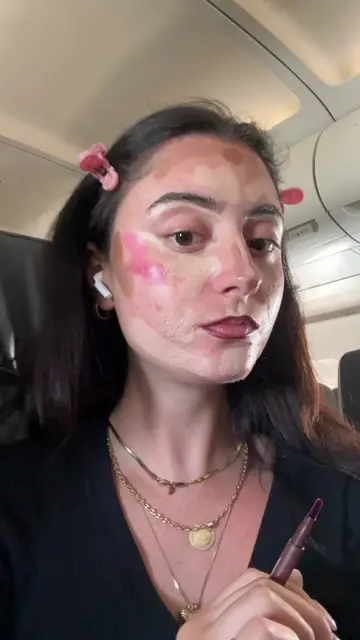 My makeup hack for travelling!! One layer, no liquid except mascara and gloss 🥰