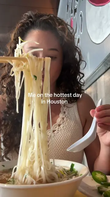 Pho, caldo, hot pot….sign me up on a 96-101 degree Houston day! 😅🔥🍜 #pho #hou