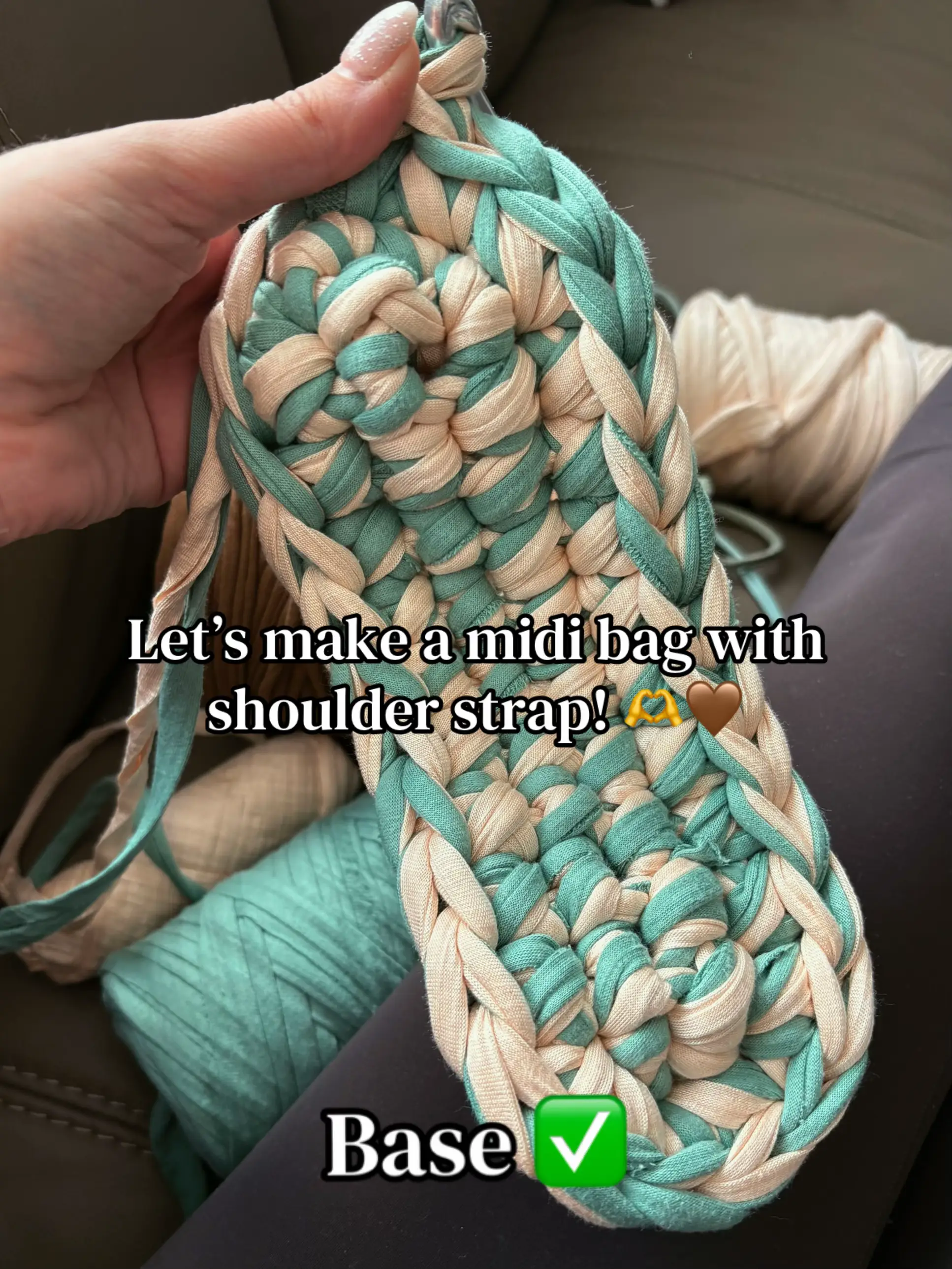 Make a midi with shoulder strap with me 🫶  #create #crochetbag #luxuryhandmade 
