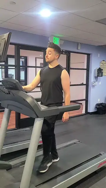 the happiest workout on Earth! 💪🏻🏰 #disney #comedy #meme #viral #foryoupage 