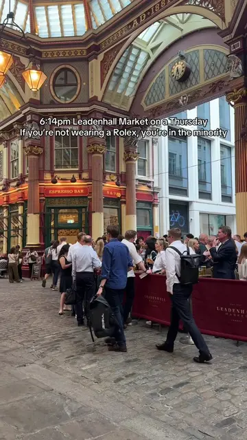 Leadenhall Market staple afterwork drinks spot at 7pm on a Thursday - finance br