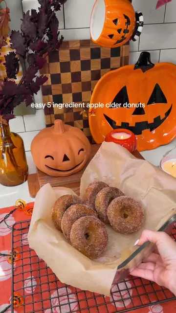 easy 5 ingredient apple cider donuts ✨🍂 these are so tasty! I used a moist spic