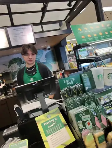 #broma pidiendo champurado en el Starbucks 🤣🤣🤣#humor y comedia 