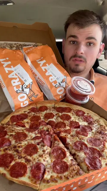 Who Out Here Loves @Little Caesars?! I Do!👋 #littlecaesars #pizza #fastfood #ea