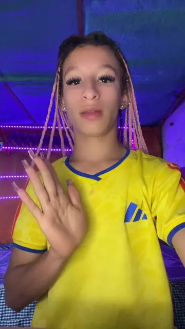 Ojalá les guste mucho mi super cabello natural hace un mes y 10 días tenía las t