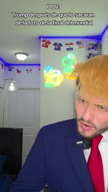 Que bueno que postearon la foto dónde él estaba 😂👌🏻 #Trump #Final #España #Fo