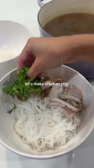 At this point chicken pho is my pre and post travel ritual! 🕺 Recipe  Broil 1 l