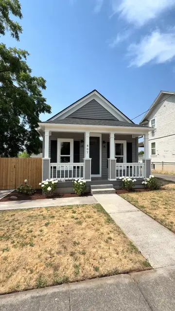 In love with this little cutie 🏠    If you’re considering relocating to Portlan