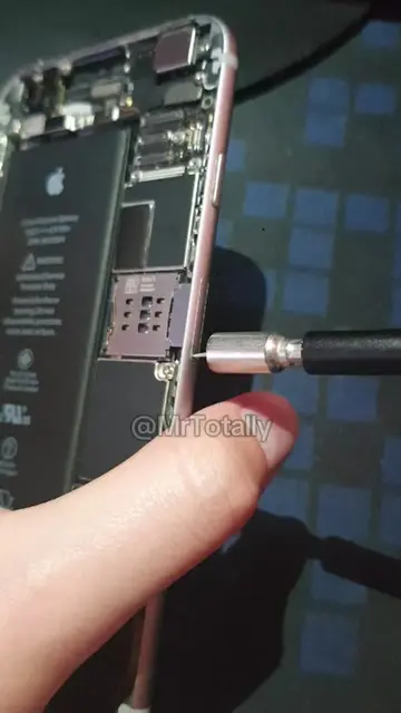 why it do that #Apple #iPhone #iFixit #Tech #TechTok 