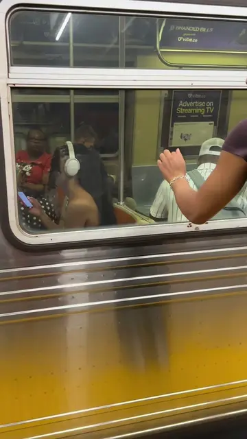 Spreading love in nyc 😘
