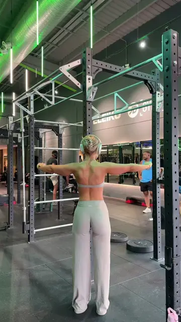 beginner back workout😍 you know I love training back so here is 4 exercises tha
