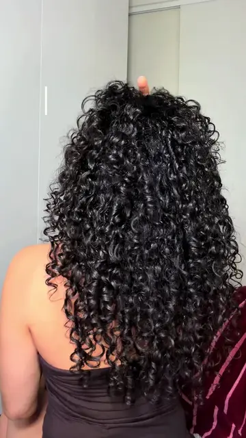 POV it's wash day and you feel like whipping out the big, juicy curls ✨ it's bee