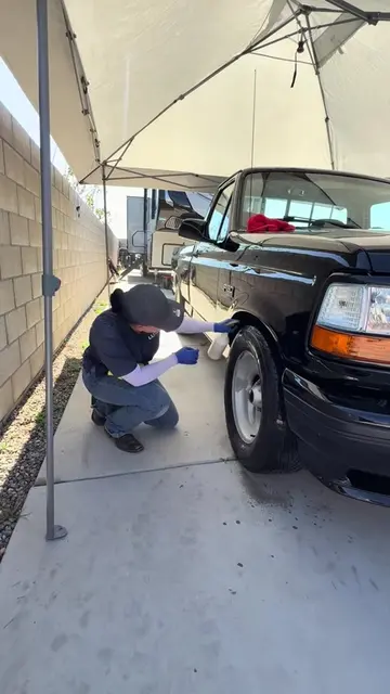 Detailing cars and a dog comes #lupitavlogs #cardetailing #blessed #carwashmobil