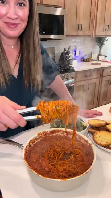 This one pot spaghetti is perfect. No extra pot for boiling noodles, no strainer