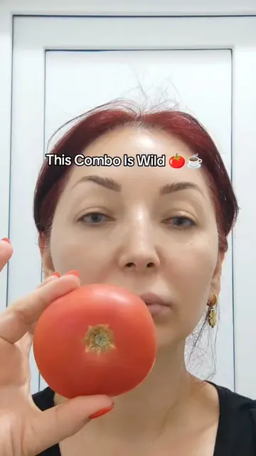 This Combo Is Wild 🍅☕ 🌿Tomato gently exfoliates, while coffee helps leave your